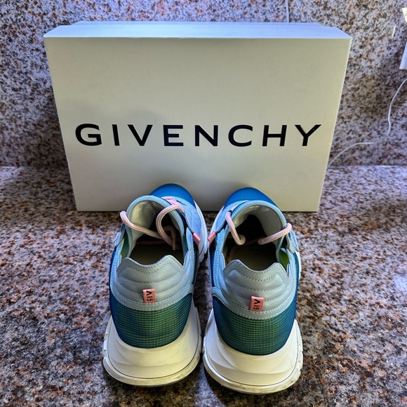 Givenchy Sneakers - Picture 4 of 9